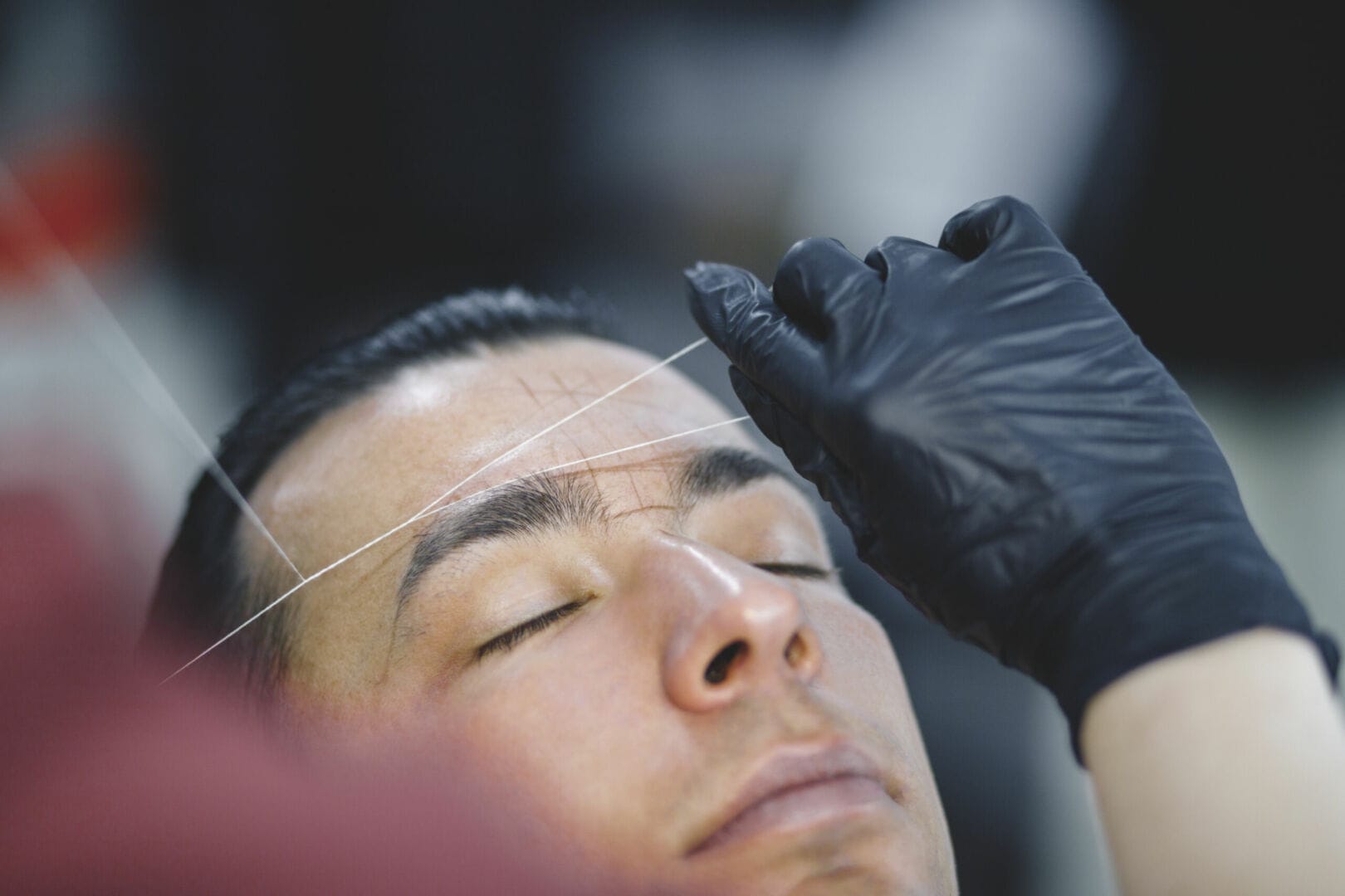 stylizacja brwi męskich